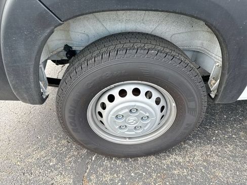 Used 2025 RAM ProMaster 2500 w/ Safety Group FWD image 9
