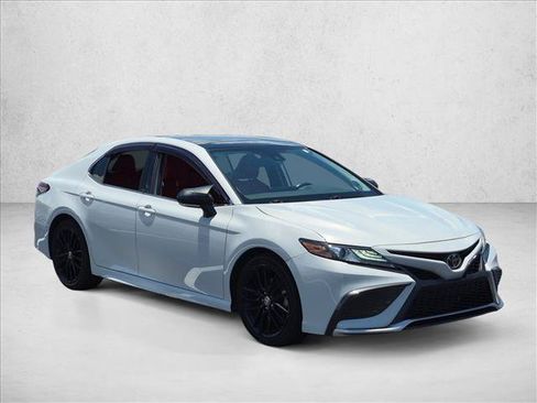 Used 2022 Toyota Camry XSE w/ Navigation Package FWD image 3