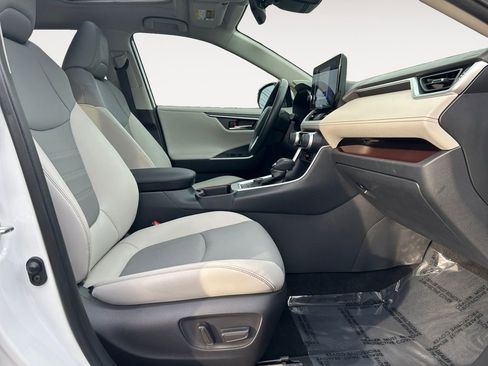 Used 2023 Toyota RAV4 Limited image 10