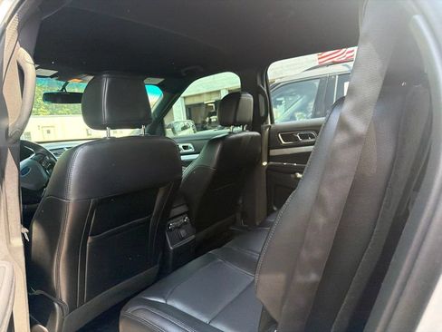 Used 2016 Ford Explorer XLT w/ Equipment Group 202A AWD/4WD image 8