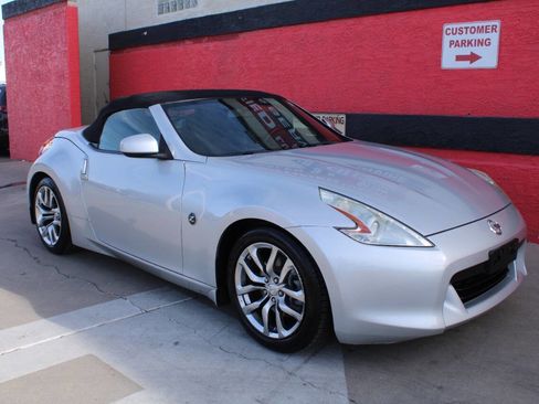 Used 2012 Nissan 370Z Roadster image 11