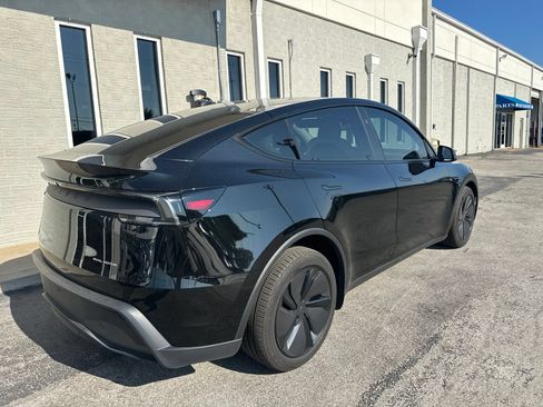 Used 2026 Tesla Model Y AWD image 5