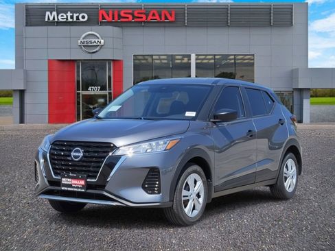 New 2025 Nissan Kicks Play S image 2