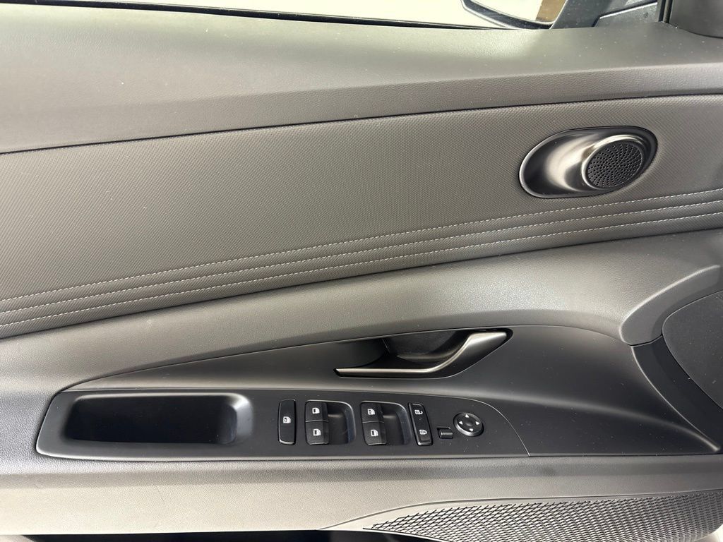 New 2025 Hyundai Elantra SEL FWD image 17