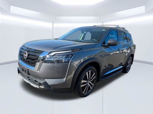 Used 2023 Nissan Pathfinder Platinum w/ Cargo Package AWD/4WD image 9