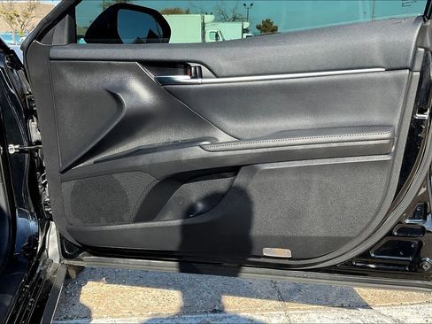 Used 2020 Toyota Camry XLE image 28