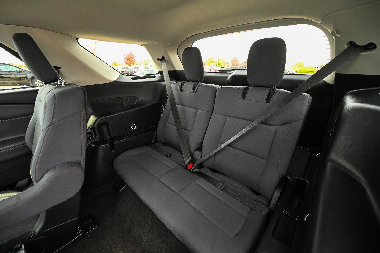Used 2025 Ford Explorer Active AWD/4WD image 22
