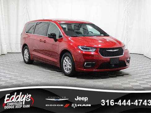 Used 2025 Chrysler Pacifica Select FWD image 1