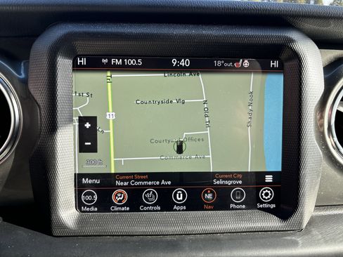 Used 2022 Jeep Wrangler Unlimited Sahara w/ LED Lighting Group image 28