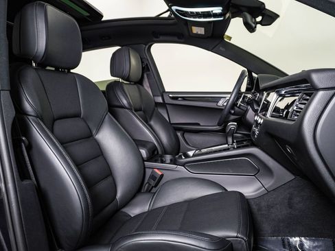 Certified 2026 Porsche Macan AWD/4WD image 15