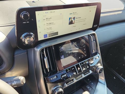 New 2025 Lexus LX 700h Luxury image 9