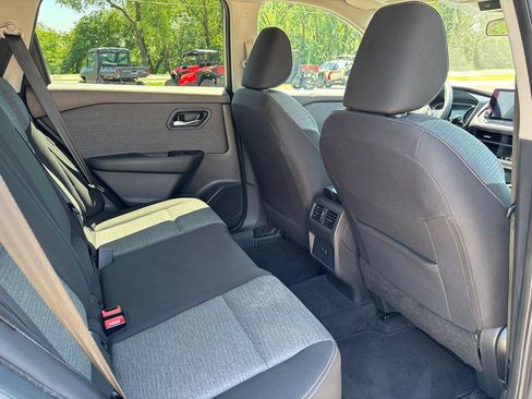 Used 2023 Nissan Rogue SV FWD image 16