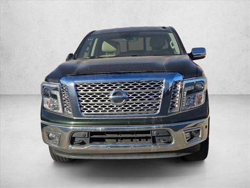 Used 2019 Nissan Titan SL image 2