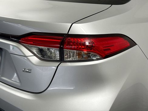 Used 2021 Toyota Corolla LE image 33