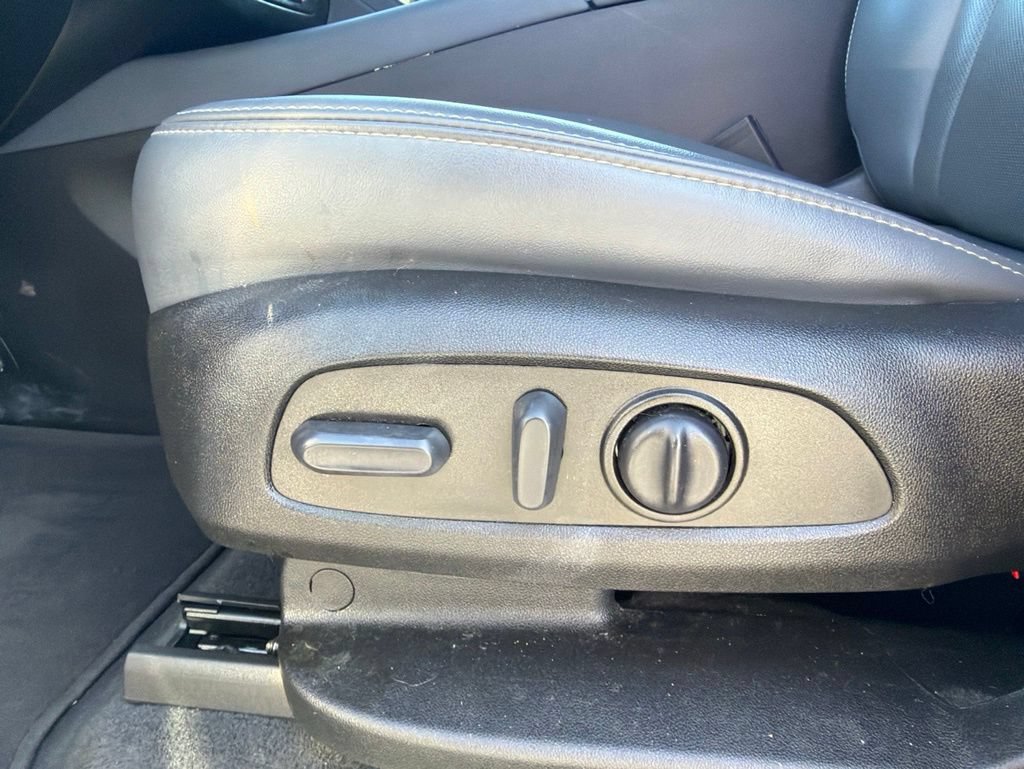 Used 2023 Buick Enclave Essence w/ Sport Touring Edition FWD image 20