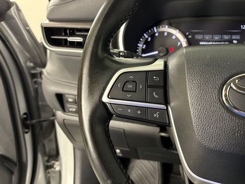 Used 2024 Toyota Highlander XLE FWD image 21