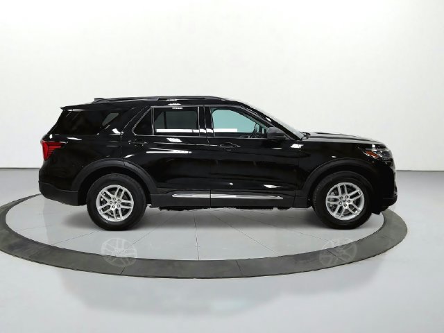 Used 2025 Ford Explorer Active AWD/4WD image 9