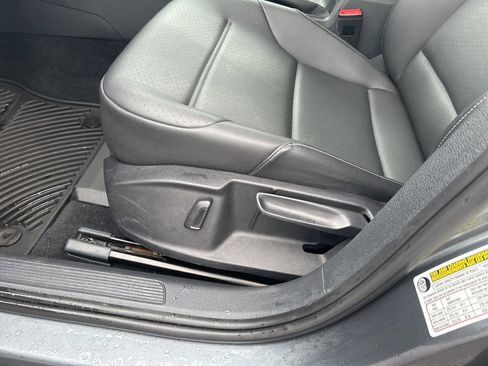 Used 2016 Volkswagen Golf SE w/ Lighting Package image 20