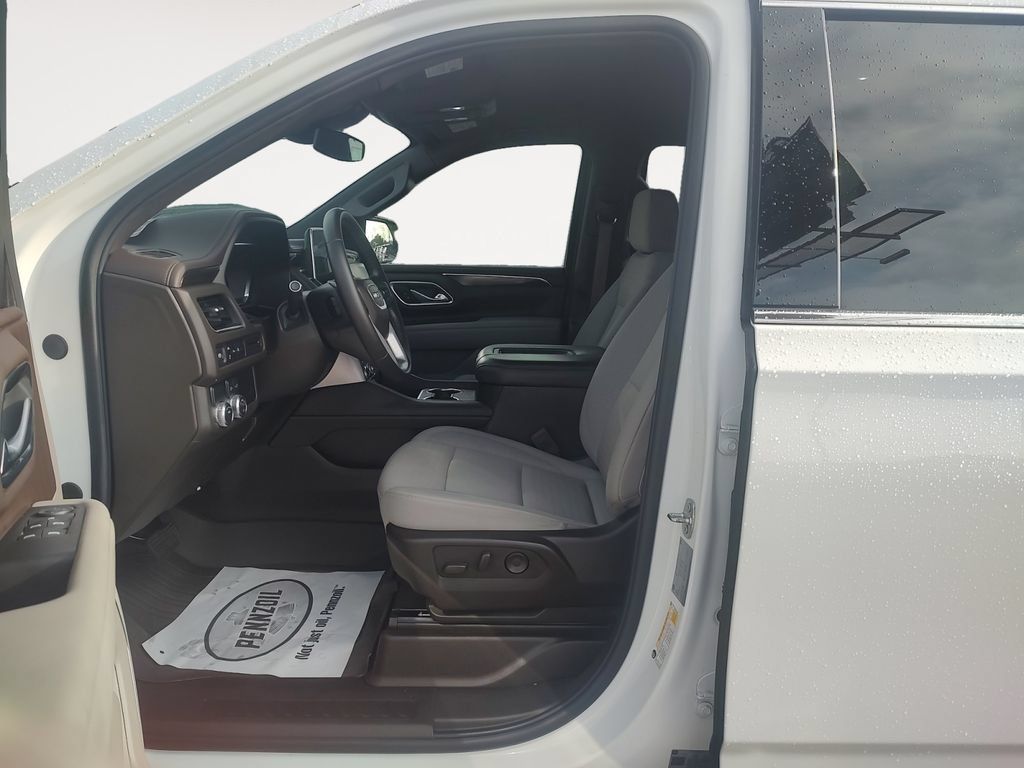 Used 2024 GMC Yukon XL SLE w/ LPO, Floor Liner Package RWD image 9