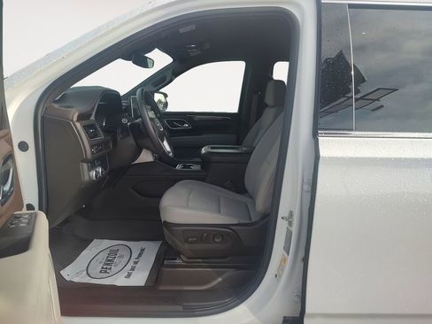 Used 2024 GMC Yukon XL SLE w/ LPO, Floor Liner Package RWD image 9