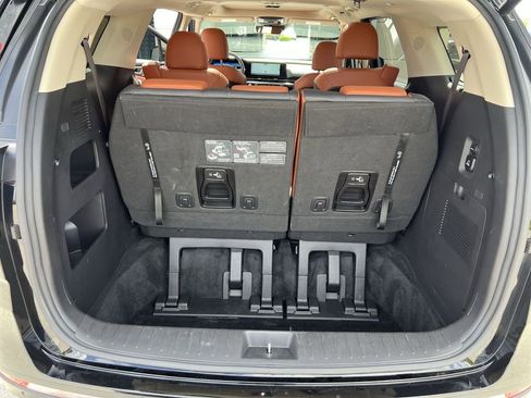 Used 2024 Kia Carnival SX Prestige FWD image 25