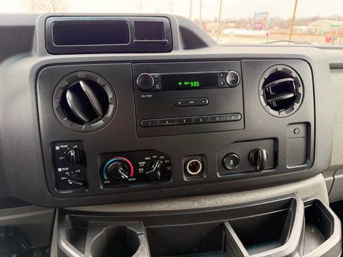 Used 2009 Ford E-350 and Econoline 350 Extended Wagon Super Duty image 17