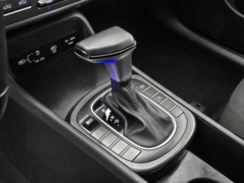 Used 2024 Hyundai Kona SEL image 17