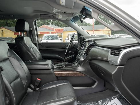Used 2019 Chevrolet Suburban LT RWD image 13
