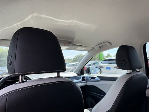 Used 2025 Volkswagen Taos SE image 26