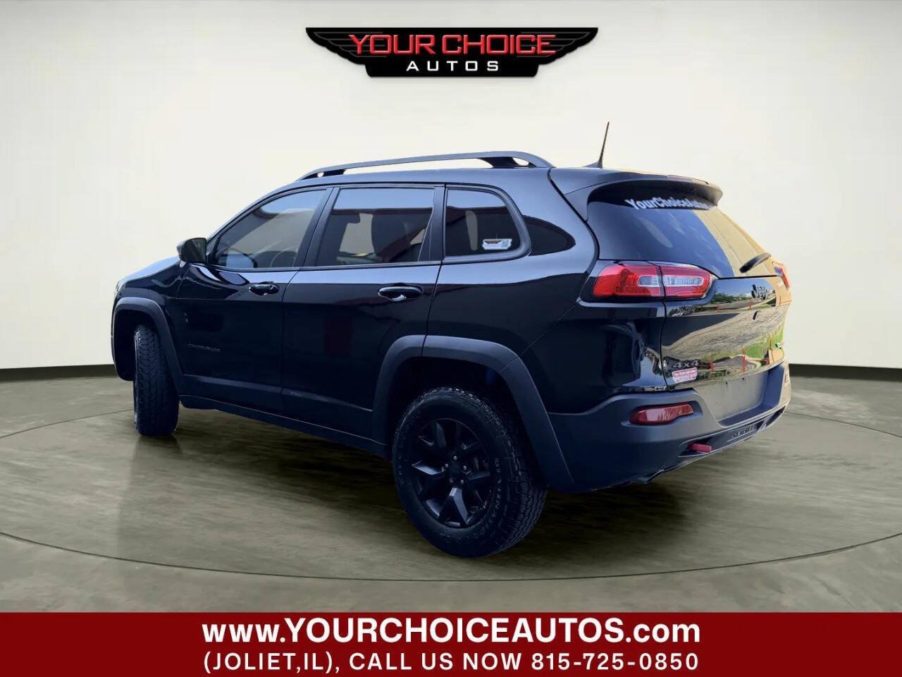 Used 2017 Jeep Cherokee Trailhawk w/ Comfort/Convenience Group AWD/4WD image 3