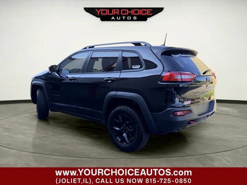 Used 2017 Jeep Cherokee Trailhawk w/ Comfort/Convenience Group AWD/4WD image 3