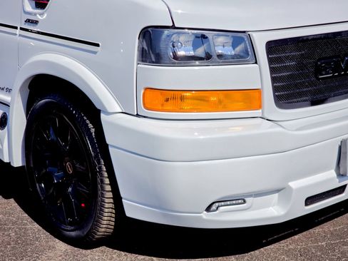 Used 2025 GMC Savana 2500 w/ Driver Convenience Package RWD image 8