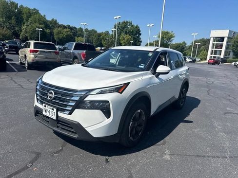 Used 2025 Nissan Rogue SV AWD/4WD image 9