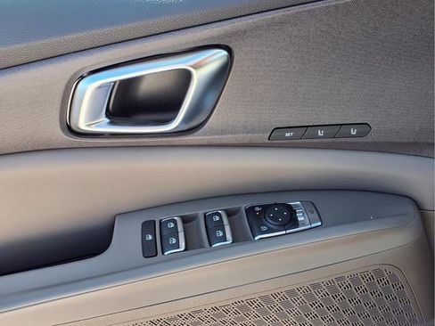 New 2026 Kia Carnival EX image 13