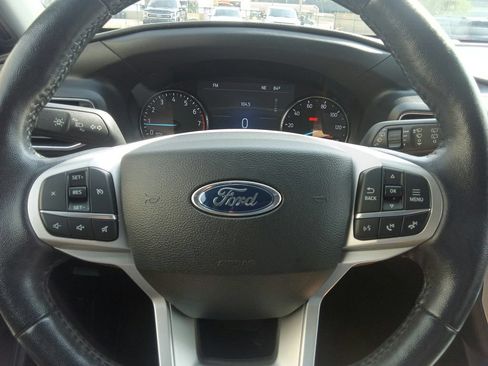 Used 2023 Ford Explorer XLT w/ Equipment Group 202A RWD image 22