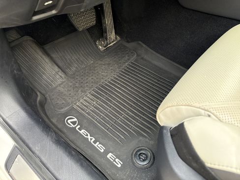 Used 2024 Lexus ES 350 Luxury w/ Accessory Package (Z1) image 17