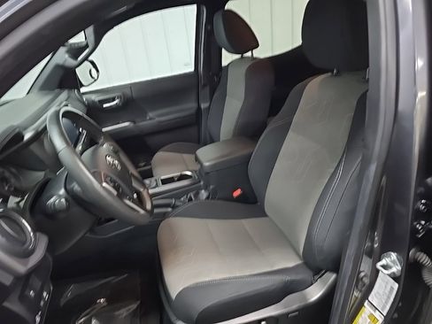 Used 2023 Toyota Tacoma TRD Sport image 29