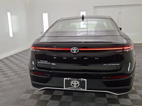 Used 2024 Toyota Crown Platinum image 3