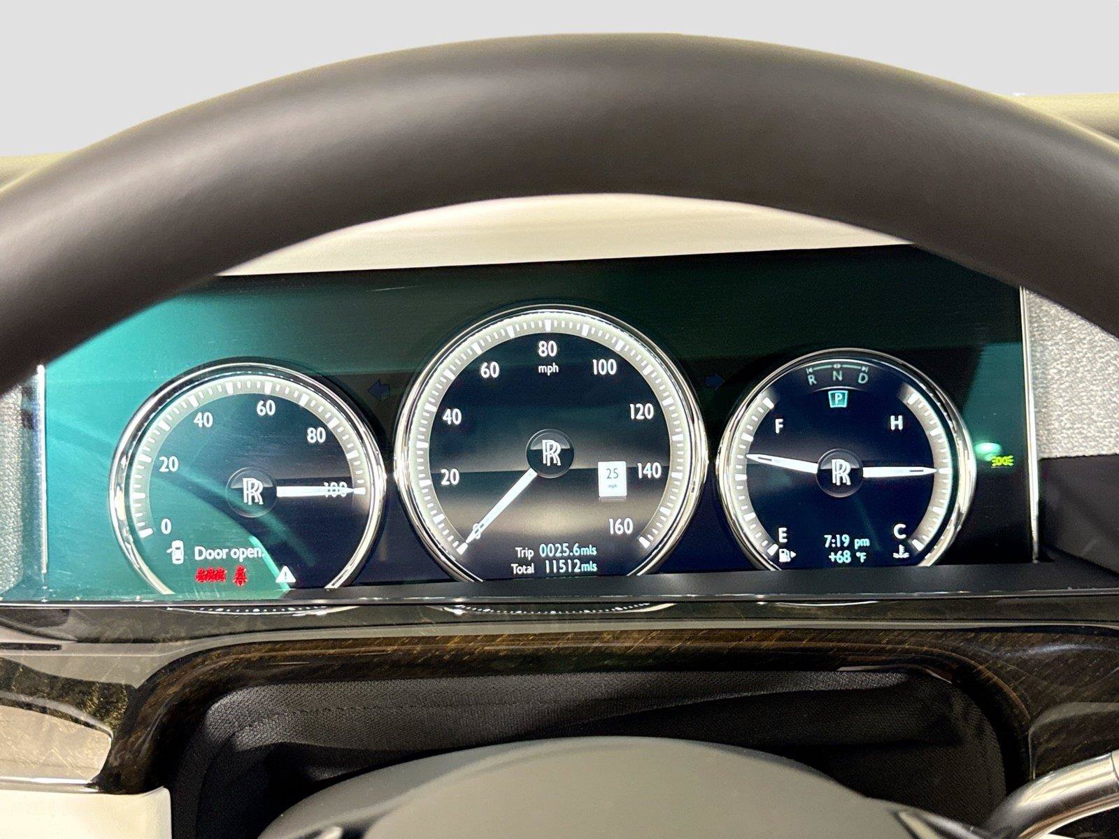 Used 2023 Rolls-Royce Phantom Sedan RWD image 16