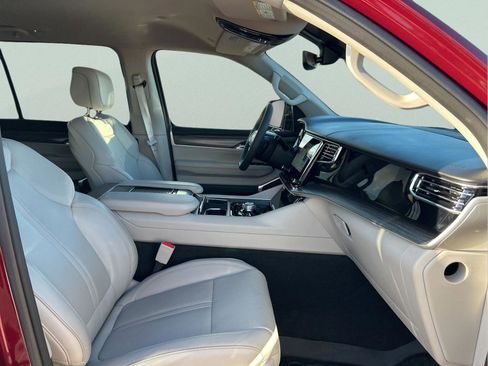 Used 2023 Jeep Wagoneer Series III w/ Preferred Equipment Group image 30