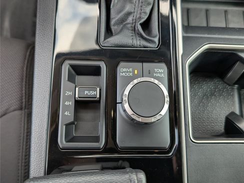 Used 2022 Toyota Tundra SR5 w/ SR5 Convenience Package AWD/4WD image 23