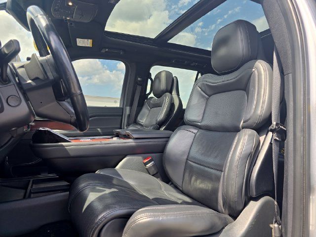 Used 2023 Lincoln Navigator Reserve AWD/4WD image 10