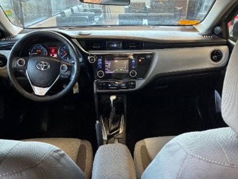 Used 2017 Toyota Corolla LE image 25