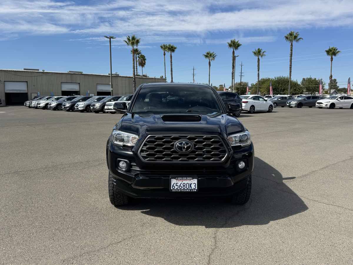 Used 2022 Toyota Tacoma TRD Sport w/ TRD Premium Sport Package AWD/4WD image 4