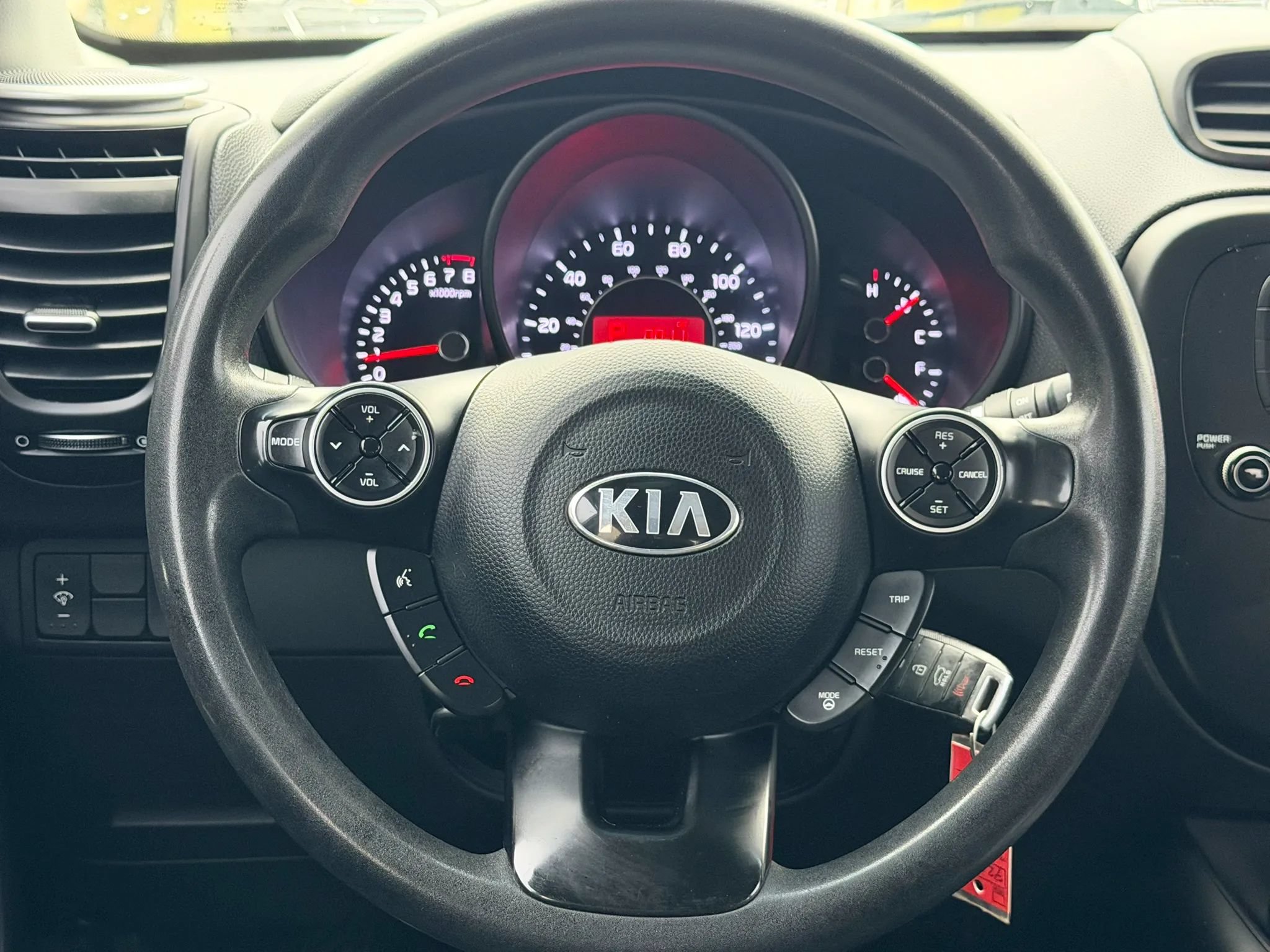 Used 2014 Kia Soul + FWD image 11