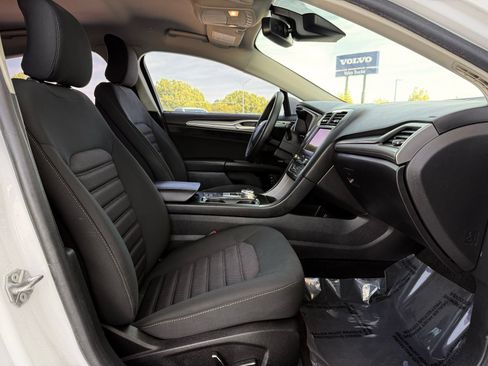 Used 2019 Ford Fusion SE FWD image 21