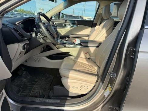 Used 2019 Lincoln Nautilus Reserve AWD/4WD image 2