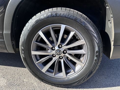 Used 2017 Toyota Highlander XLE image 10