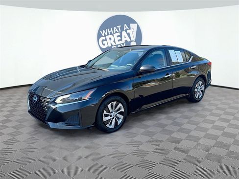 Used 2025 Nissan Altima 2.5 S image 8