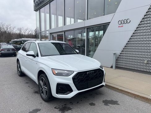 Used 2024 Audi Q5 e Premium Plus w/ Premium Plus Package image 3